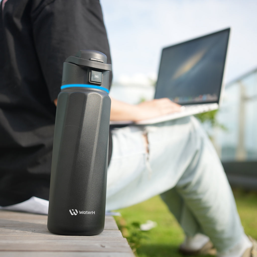WaterH Boost Akıllı Termos - Hidrasyon Takibi Yapan, Yalıtımlı 0.95 L Akıllı Su Şişesi - Siyah