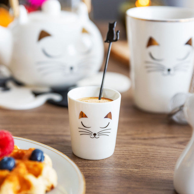 white cat tazzina